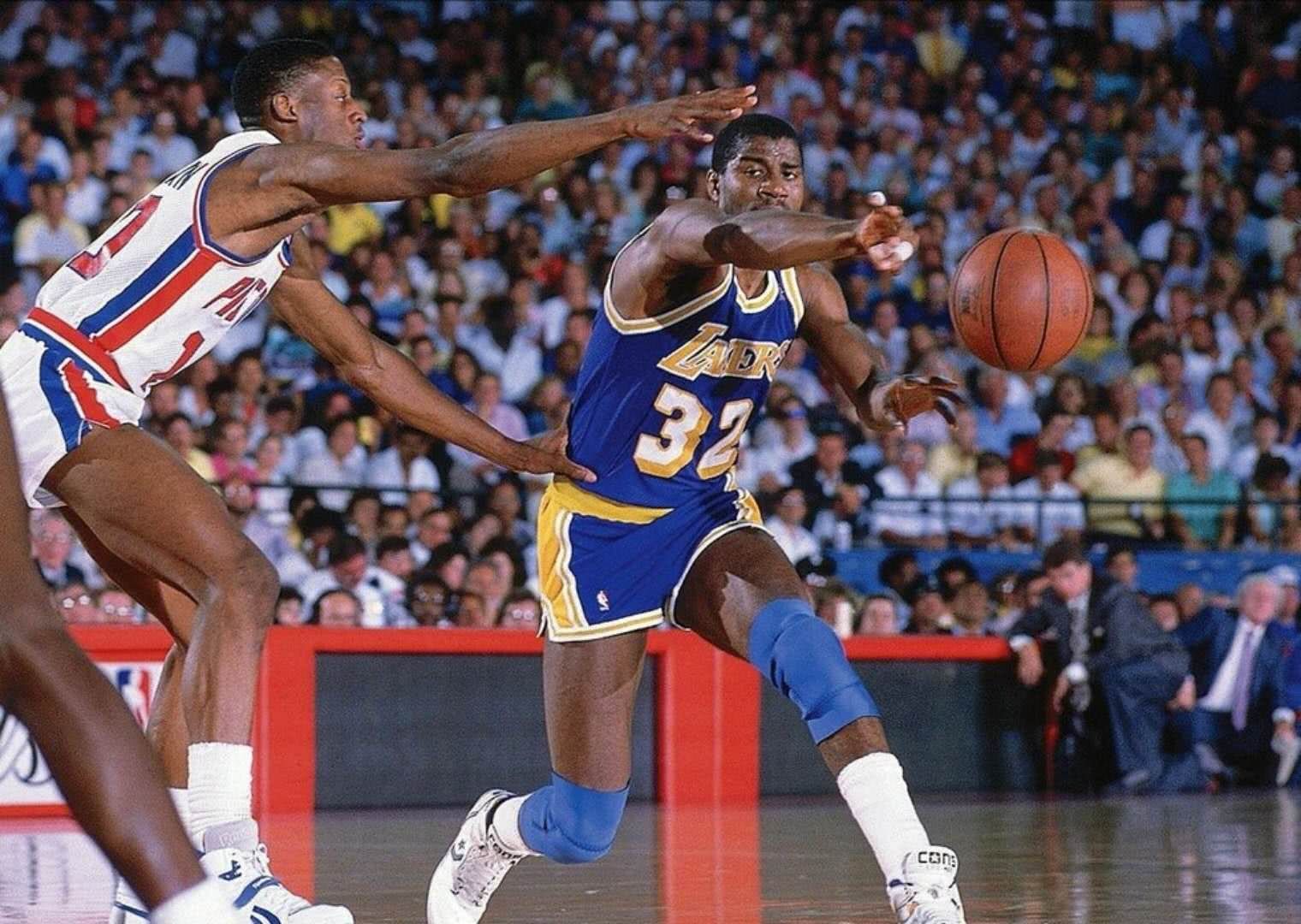 年轻人在中国篮球名人堂感受传承的力量.