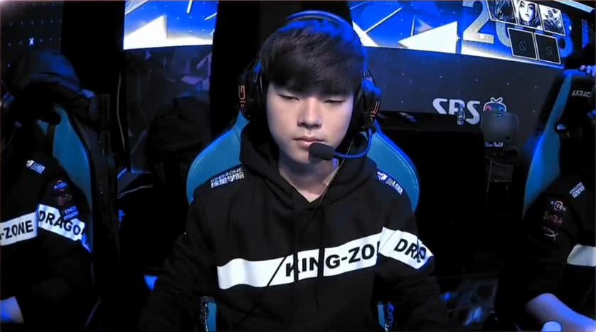 年轻球迷追 年轻球迷追