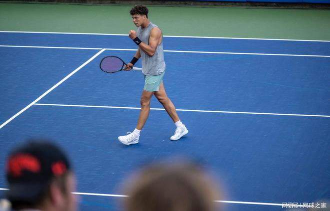 新加坡国际象棋世锦赛首日 丁立人旗开得胜.